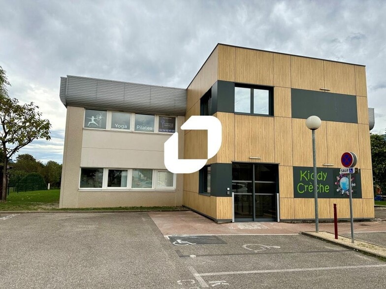 115 Rue Louis Néel, Crolles à louer - Photo de l’immeuble – Image 1 sur 13