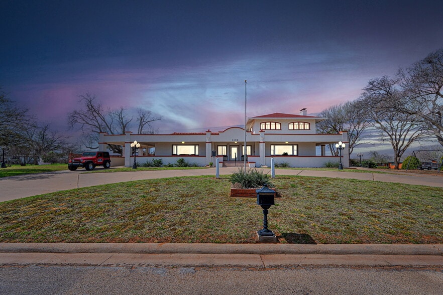 1400 Sam Houston St, Sweetwater, TX à vendre - Photo principale – Image 1 sur 39