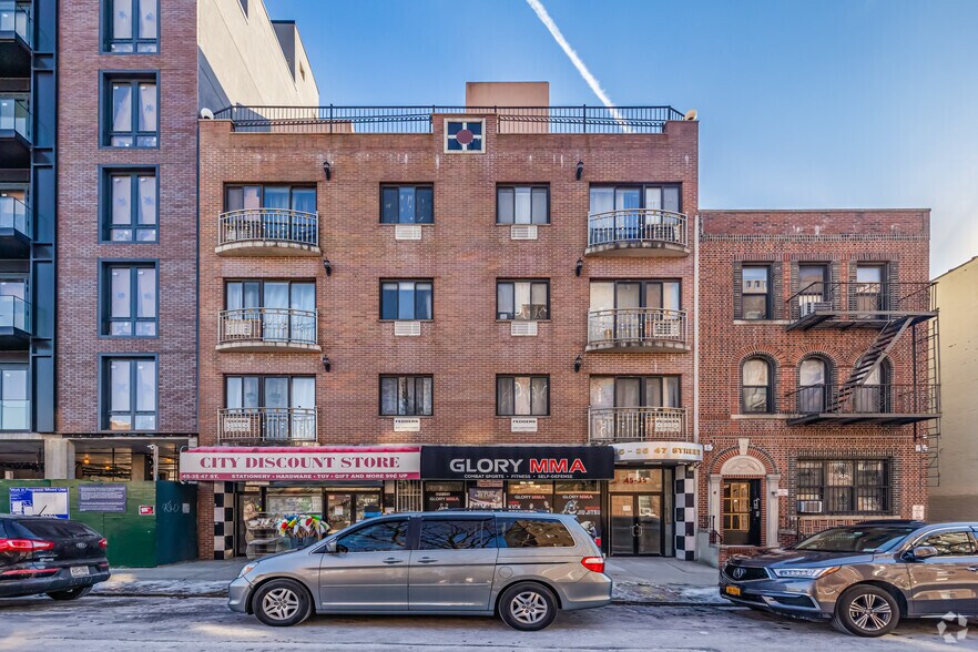 4535 47th St, Woodside, NY à vendre - Photo de l’immeuble – Image 3 sur 5