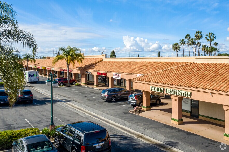 1832-1882 N Tustin Ave, Orange, CA à louer - Photo principale – Image 1 sur 5