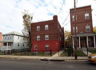 Plus de détails pour 1021 48th St NE, Washington, DC - Logement à vendre