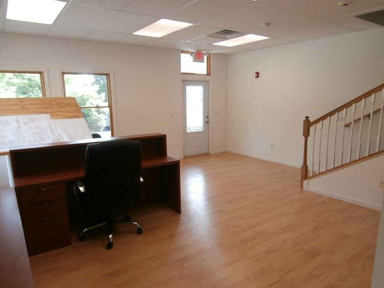 1044 S Route 73, Berlin, NJ à louer - Photo intérieure – Image 3 sur 11