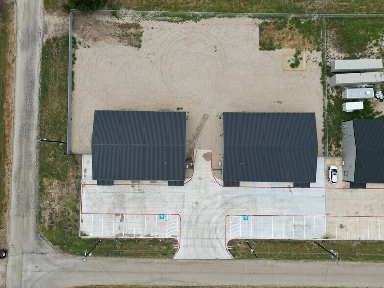 2036 Seaborn Rd, Ponder, TX à louer - Photo de l’immeuble – Image 2 sur 7