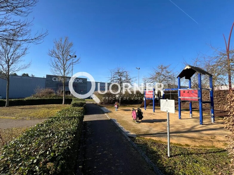 Local commercial dans Saint-Parres-aux-Tertres à louer - Photo de l’immeuble – Image 2 sur 4