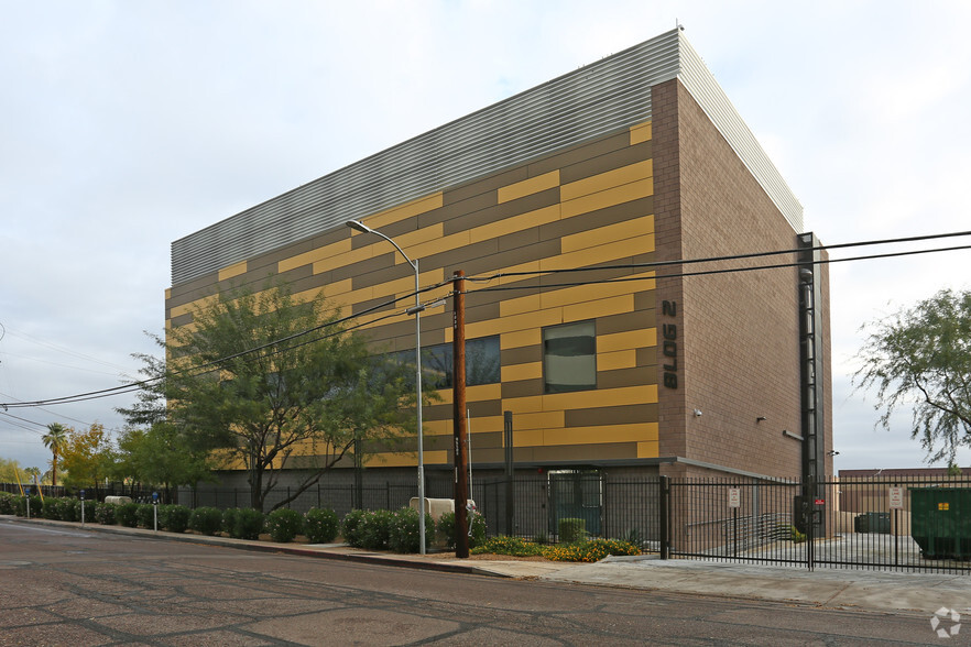 4010 N 3rd St, Phoenix, AZ à louer - Photo de l’immeuble – Image 2 sur 4