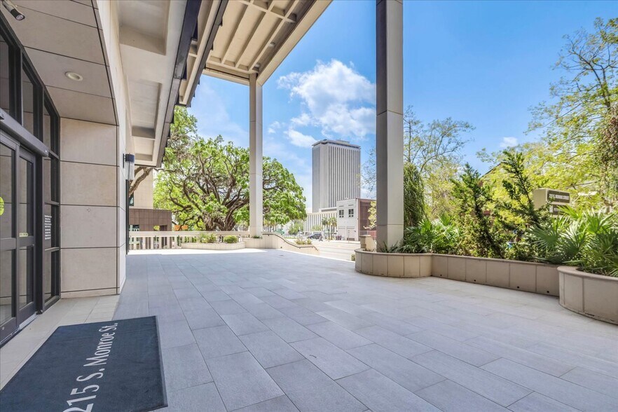 215 S Monroe St, Tallahassee, FL à louer - Photo de l’immeuble – Image 2 sur 43