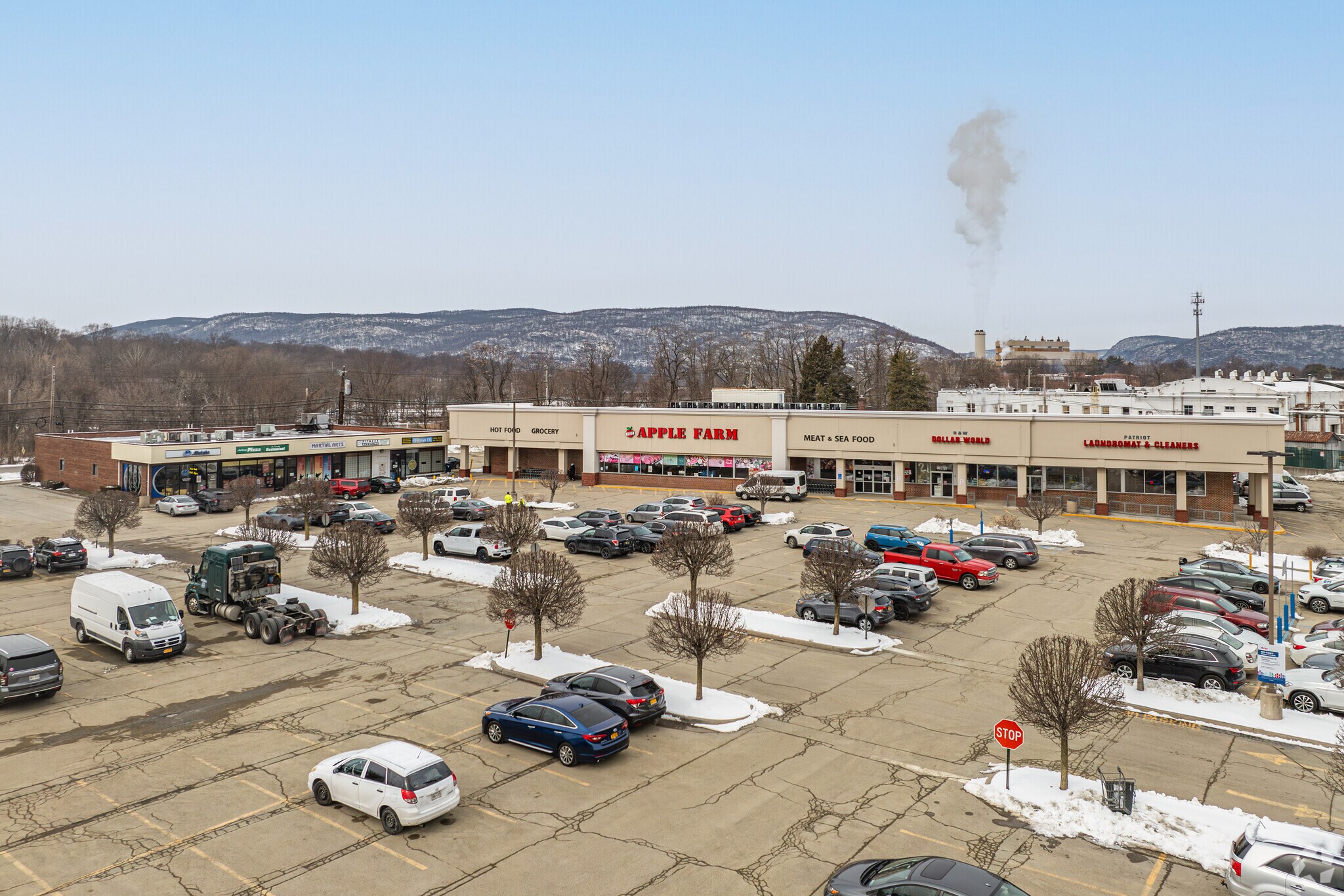 10-20 Welcher Ave, Peekskill, NY à louer Photo principale– Image 1 sur 6