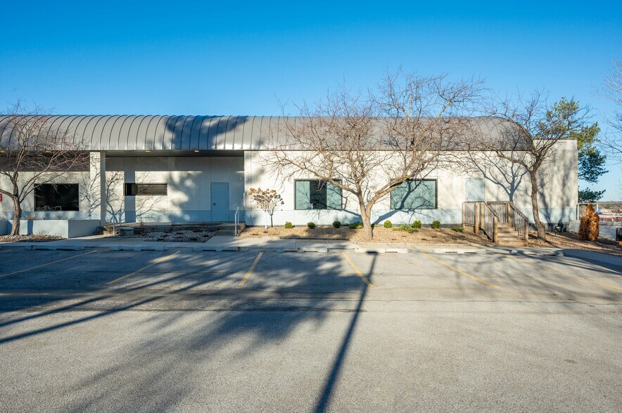 1701 22nd St, West Des Moines, IA à louer - Photo de l’immeuble – Image 2 sur 4
