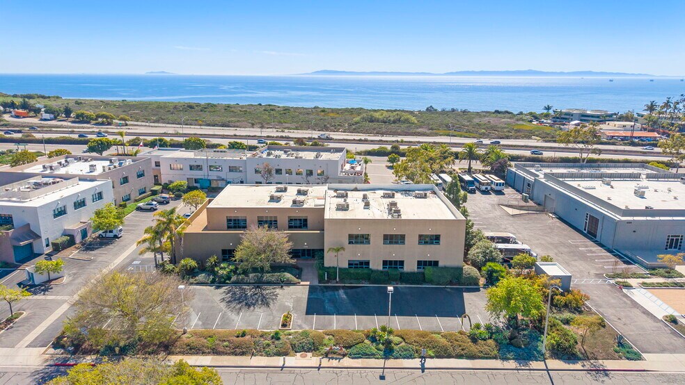 6398 Cindy Ln, Carpinteria, CA à vendre - Photo de l’immeuble – Image 3 sur 72