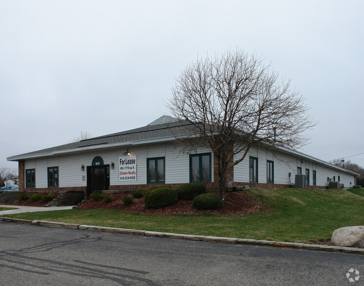 1810 W Washington St, Greenville, MI à louer - Photo de l’immeuble – Image 2 sur 12