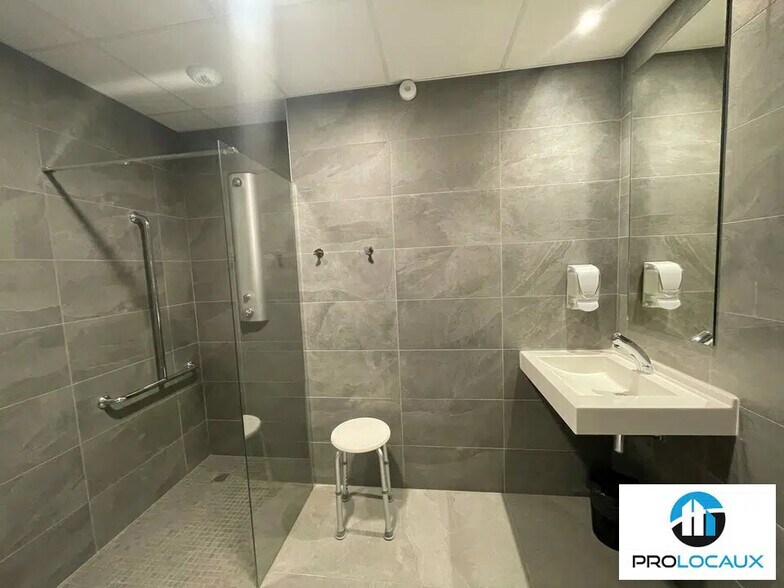 Bureau dans Grenoble à louer - Photo de l’immeuble – Image 3 sur 12