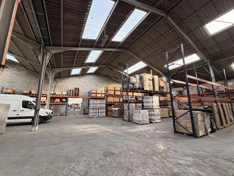 Local d'activités dans Genas à vendre - Photo intérieure – Image 2 sur 5