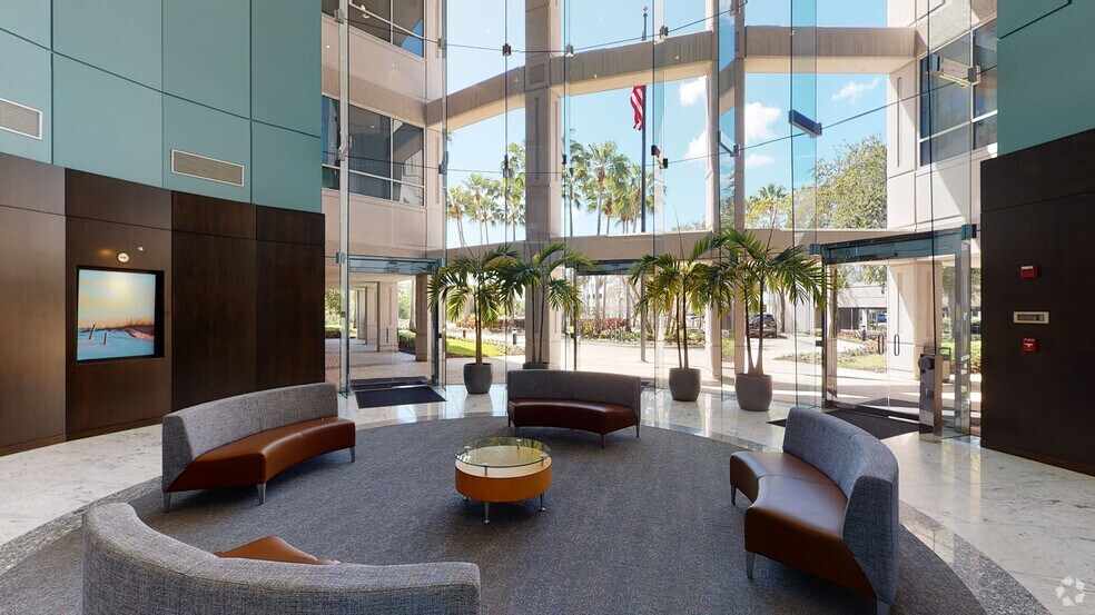 15550 Lightwave Dr, Clearwater, FL à louer - Numérisation 3D Matterport – Image 3 sur 14