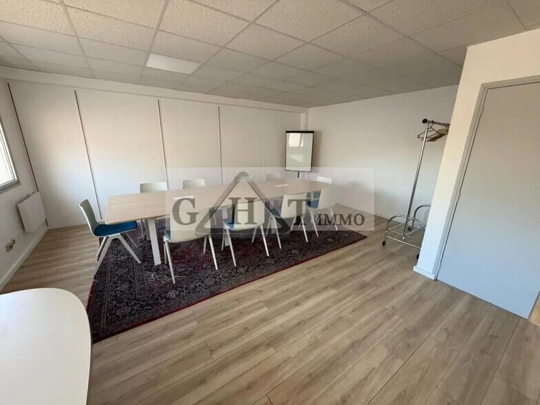 Bureau dans Marcoussis à louer - Photo de l’immeuble – Image 2 sur 5