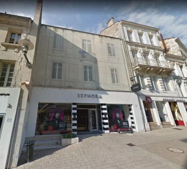 Local commercial dans Angoulême à louer - Photo de l’immeuble – Image 1 sur 2