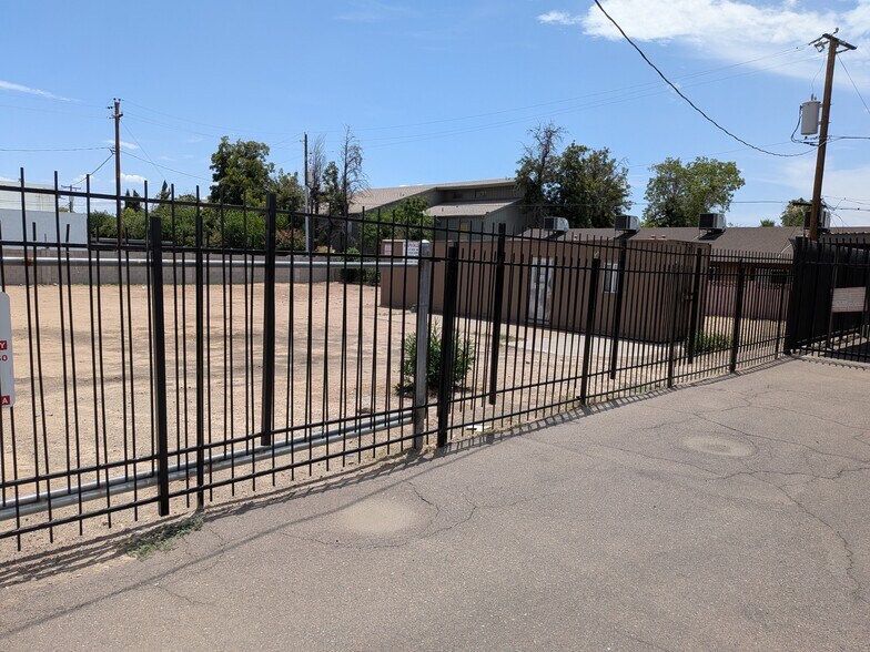 7801 N BLACK CANYON HIGHWAY #4, Phoenix, AZ à louer - Photo de l’immeuble – Image 3 sur 3