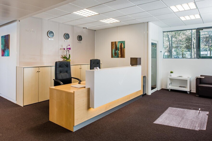 Espace de coworking dans Mougins à louer - Hall d’entrée – Image 3 sur 67