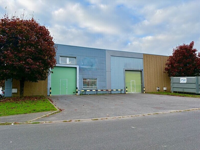 Local d’activités dans Bonneuil-sur-Marne à louer - Photo de l’immeuble – Image 2 sur 9