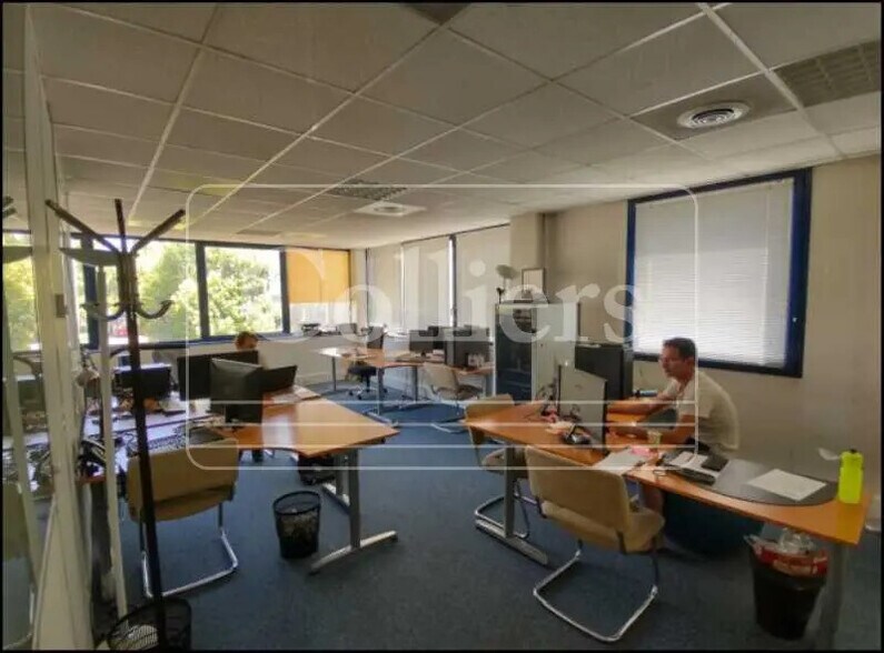 Bureau dans Aix-en-Provence à louer - Photo de l’immeuble – Image 3 sur 7