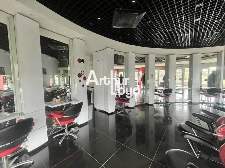 Local commercial dans SOPHIA ANTIPOLIS à louer - Photo de l’immeuble – Image 3 sur 7