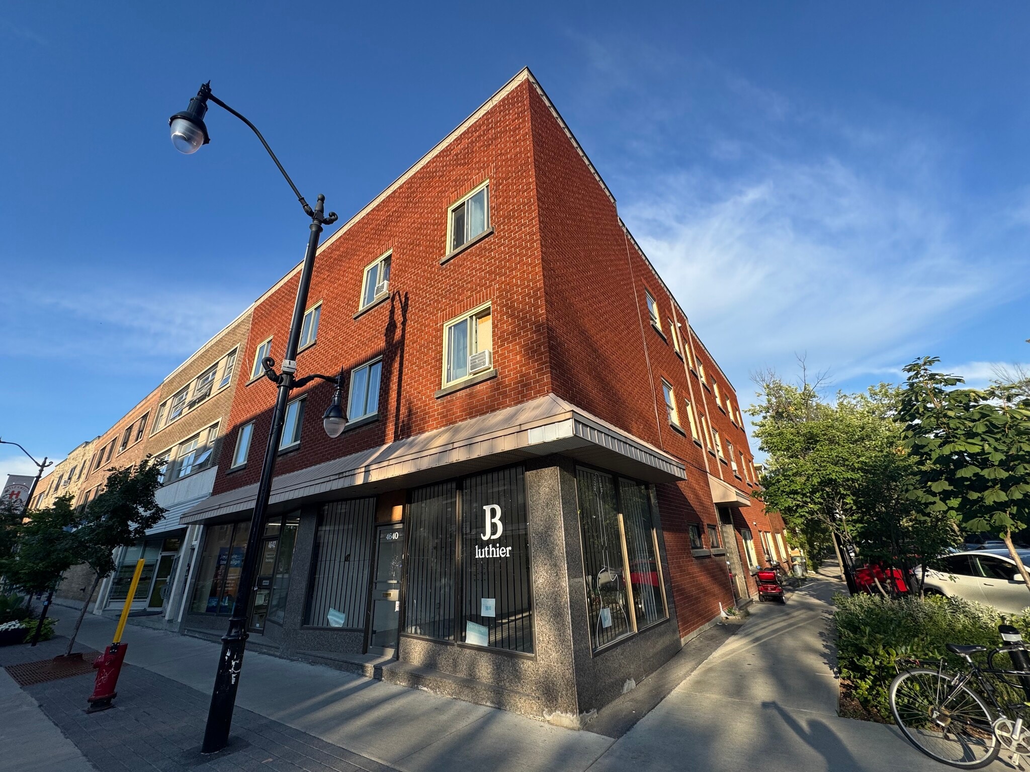 4640 Sainte-Catherine E, Montréal, QC à louer Photo principale– Image 1 sur 7