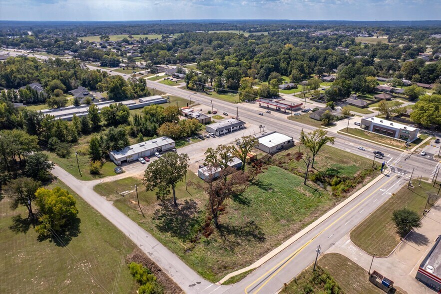 906 S Main St, Lindale, TX à vendre - Photo de l’immeuble – Image 2 sur 37