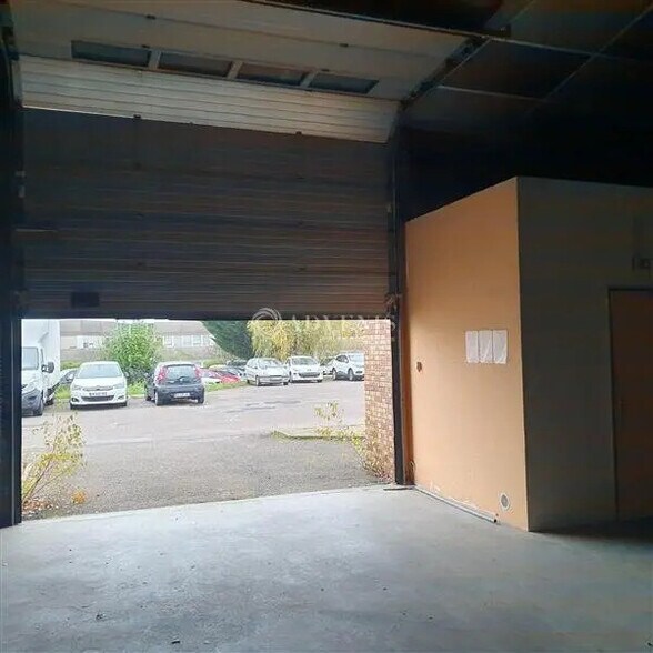 Local d’activités dans Vandoeuvre-les-Nancy à louer - Photo de l’immeuble – Image 1 sur 4