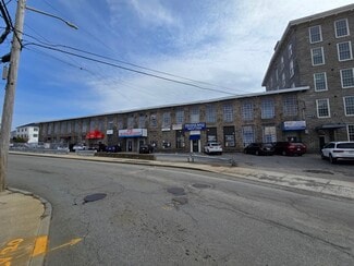 Plus de détails pour 418 Quequechan St, Fall River, MA - Local d’activités à vendre