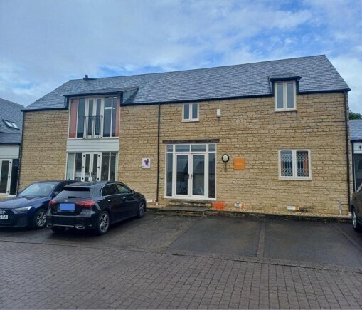29 Steadfold Ln, Stamford à louer Photo principale– Image 1 sur 2
