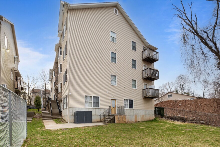 68 Main St, Monsey, NY à vendre - Photo de l’immeuble – Image 3 sur 59