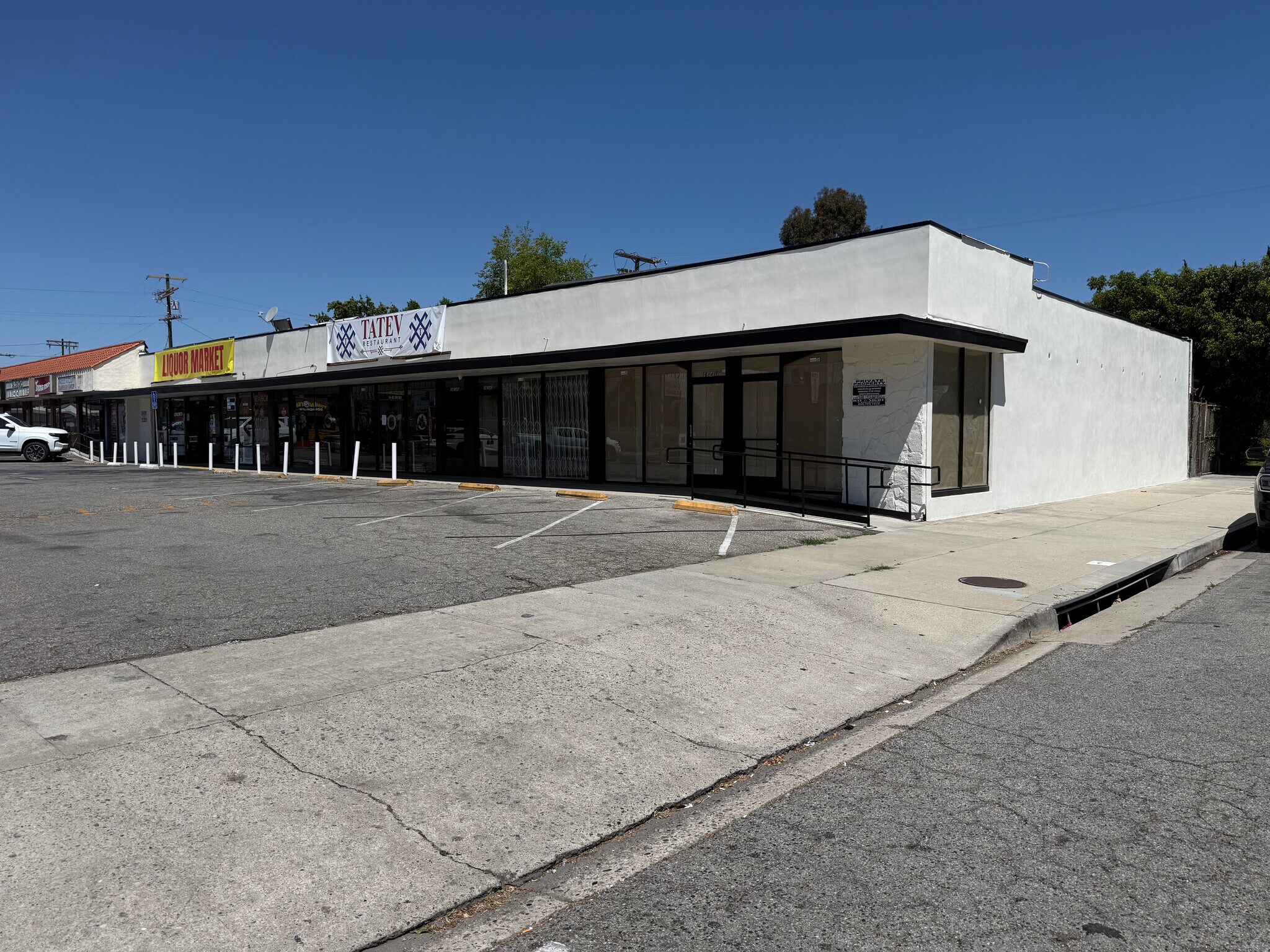 16141-16145 Nordhoff St, North Hills, CA à louer Photo de l’immeuble– Image 1 sur 5