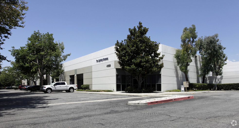 801 S DuPont Ave, Ontario, CA à louer - Photo principale – Image 1 sur 3