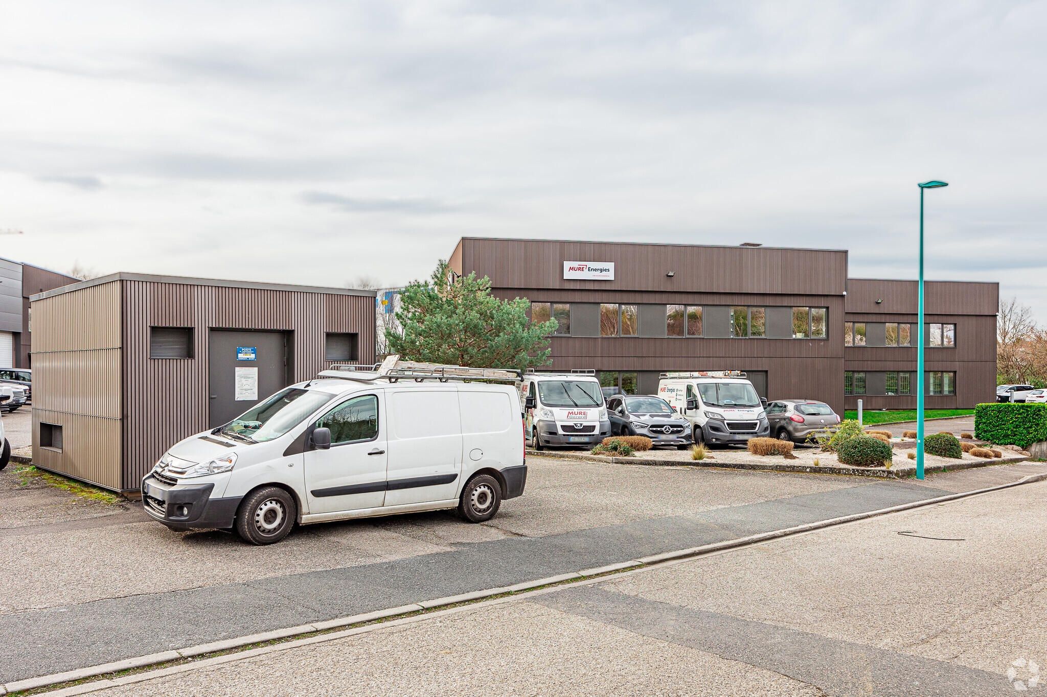 12 Chemin Des Gorges, Dardilly à louer Photo principale– Image 1 sur 26