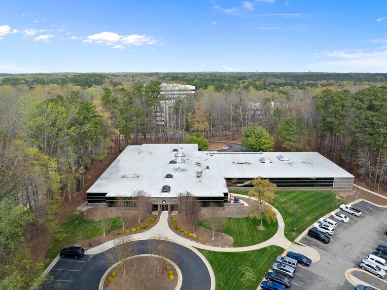 301 Gregson Dr, Cary, NC à vendre - Aérien – Image 3 sur 18