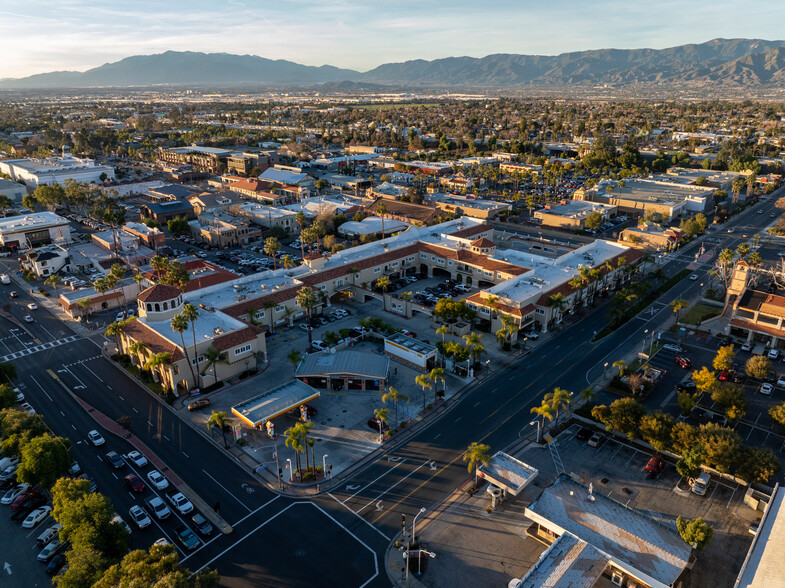 101 E Redlands Blvd, Redlands, CA à louer - Photo de l’immeuble – Image 2 sur 32