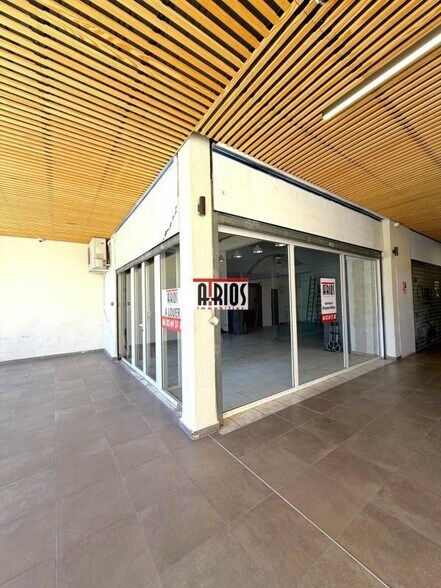 Local commercial dans Hyères à louer - Photo de l’immeuble – Image 2 sur 5