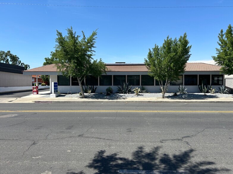 610 W Main St, Visalia, CA à louer - Photo de l’immeuble – Image 1 sur 11