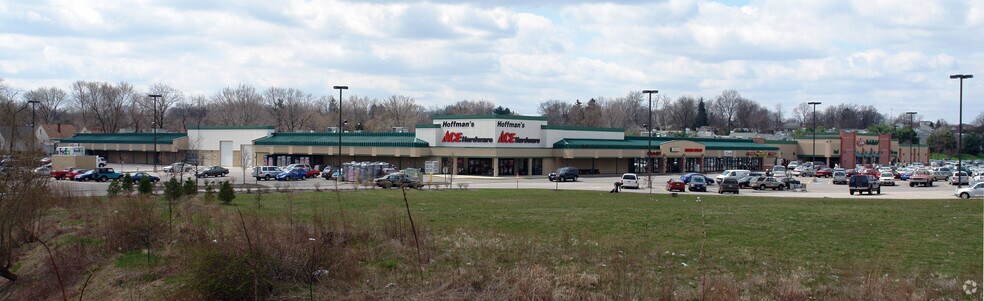 2420 Wedgewood Dr, Akron, OH à louer - Photo de l’immeuble – Image 3 sur 3