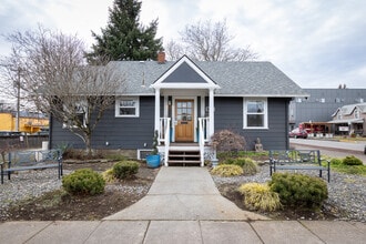 1215 B St, Hood River, OR à louer Photo intérieure– Image 1 sur 54