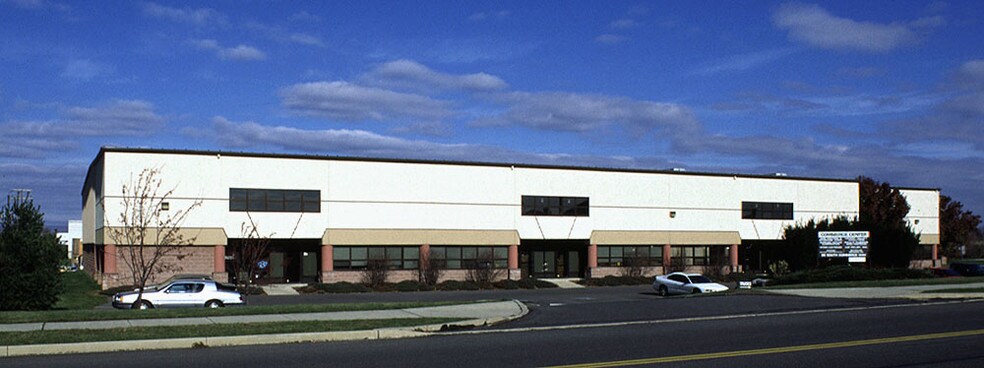 22 S Commerce Way, Bethlehem, PA à louer - Photo de l’immeuble – Image 2 sur 4