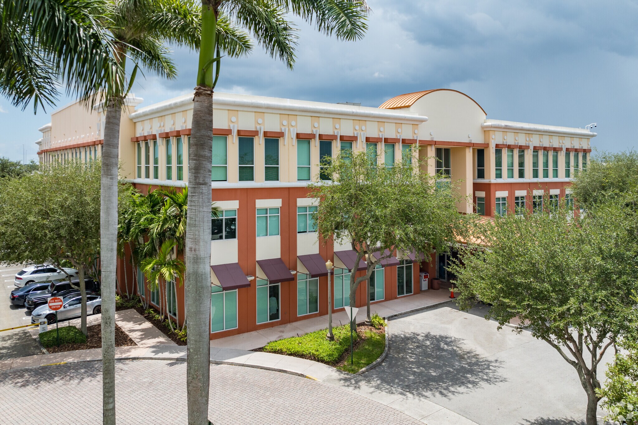 8501 SW 124th Ave, Miami, FL à louer Photo de l’immeuble– Image 1 sur 27