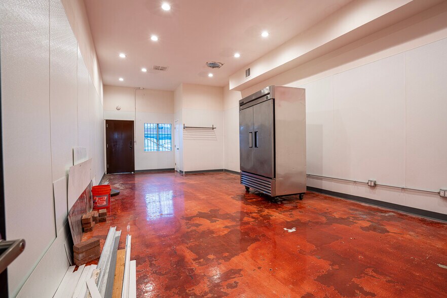 12032-12050 Burbank Blvd, Valley Village, CA à louer - Photo de l’immeuble – Image 3 sur 6