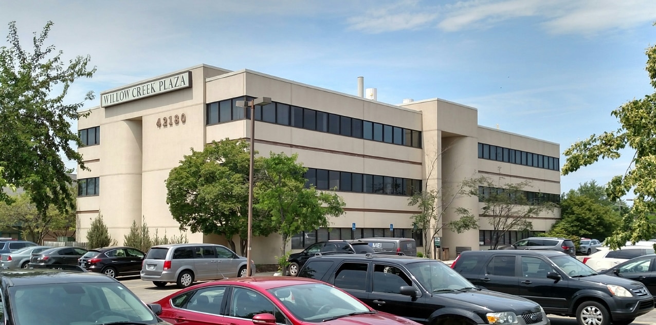 42180 Ford Rd, Canton Township, MI à louer Photo principale– Image 1 sur 9