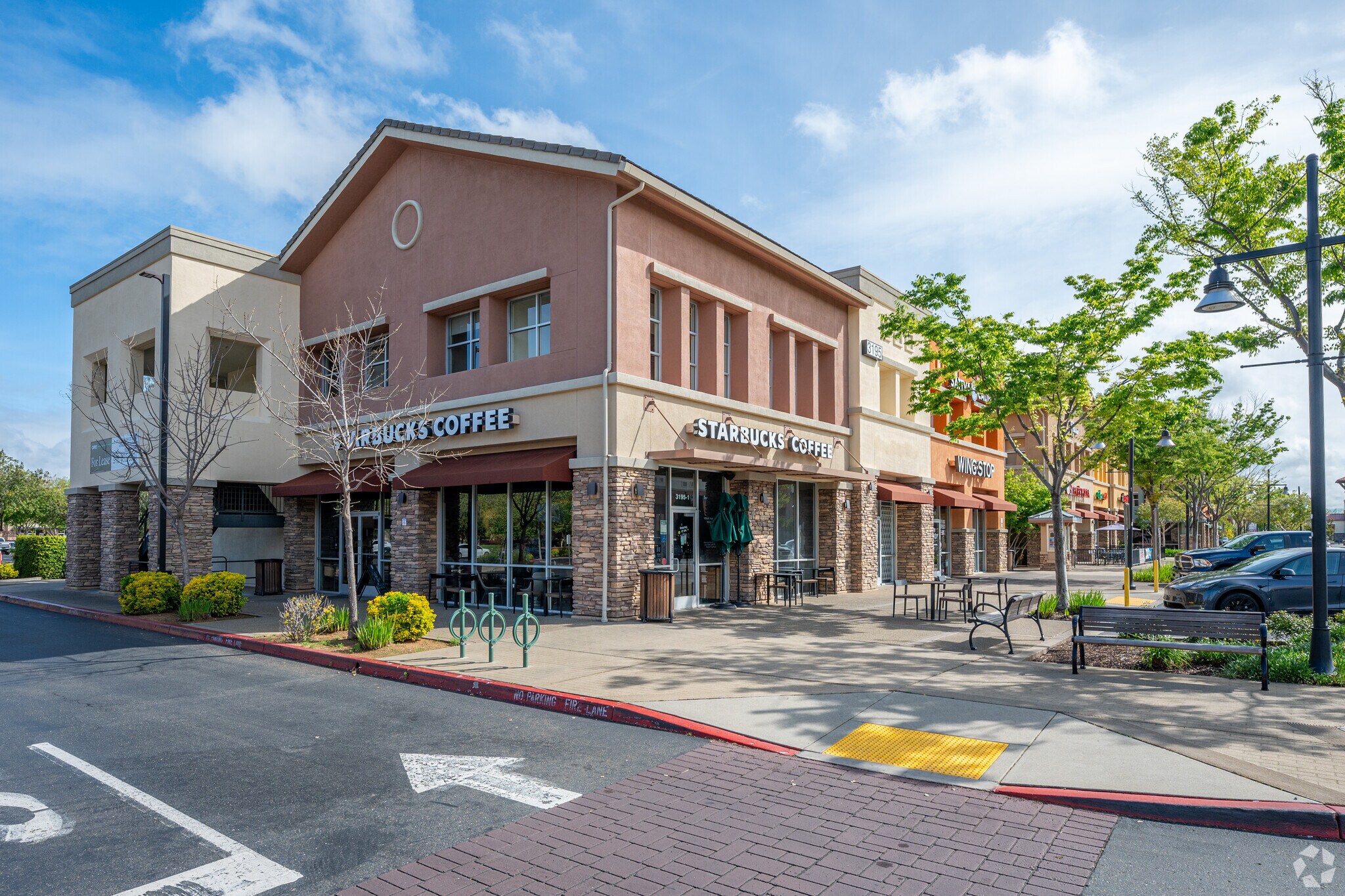 Zinfandel Dr, Rancho Cordova, CA à louer Photo de l’immeuble– Image 1 sur 20