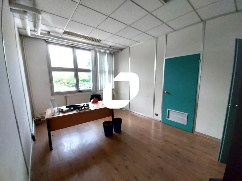Bureau dans Villiers-sur-Marne à louer - Photo de l’immeuble – Image 3 sur 9