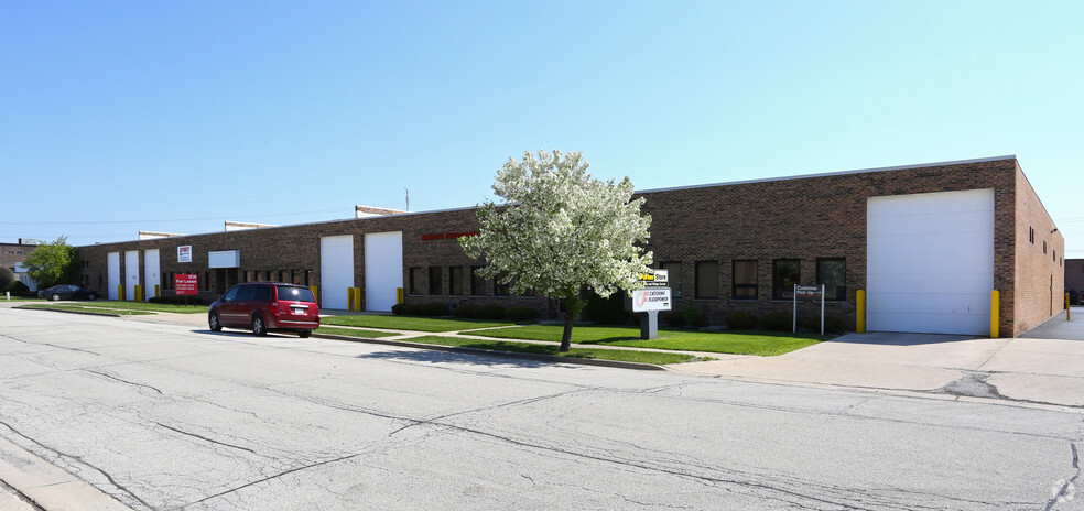 107-131 N Lively Blvd, Elk Grove Village, IL à louer - Photo de l’immeuble – Image 3 sur 8