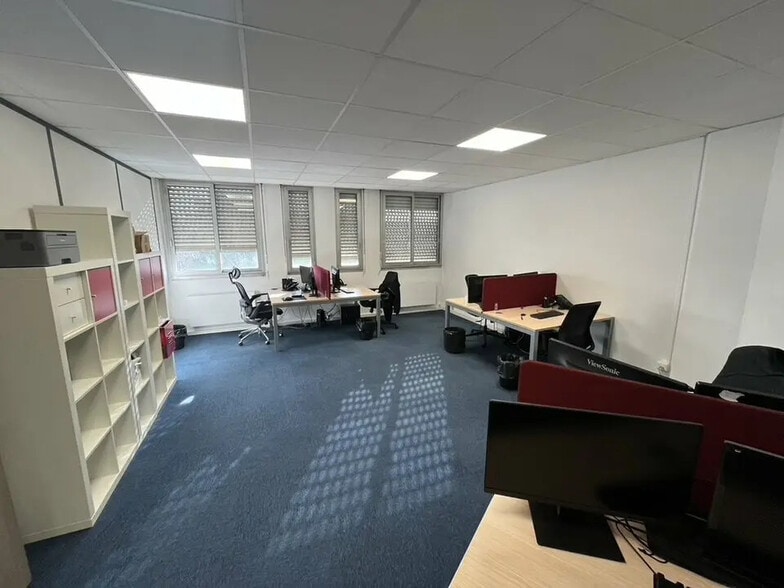 465 Rue Marcelin Berthelot, Aix-en-Provence à vendre - Photo de l’immeuble – Image 2 sur 5