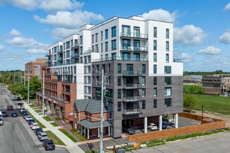 Plus de détails pour 2475 Old Bronte Rd, Oakville, ON - Local commercial à louer