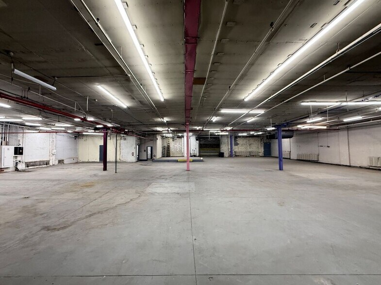 3240-40 43rd Ave, Long Island City, NY à louer - Photo de l’immeuble – Image 3 sur 5