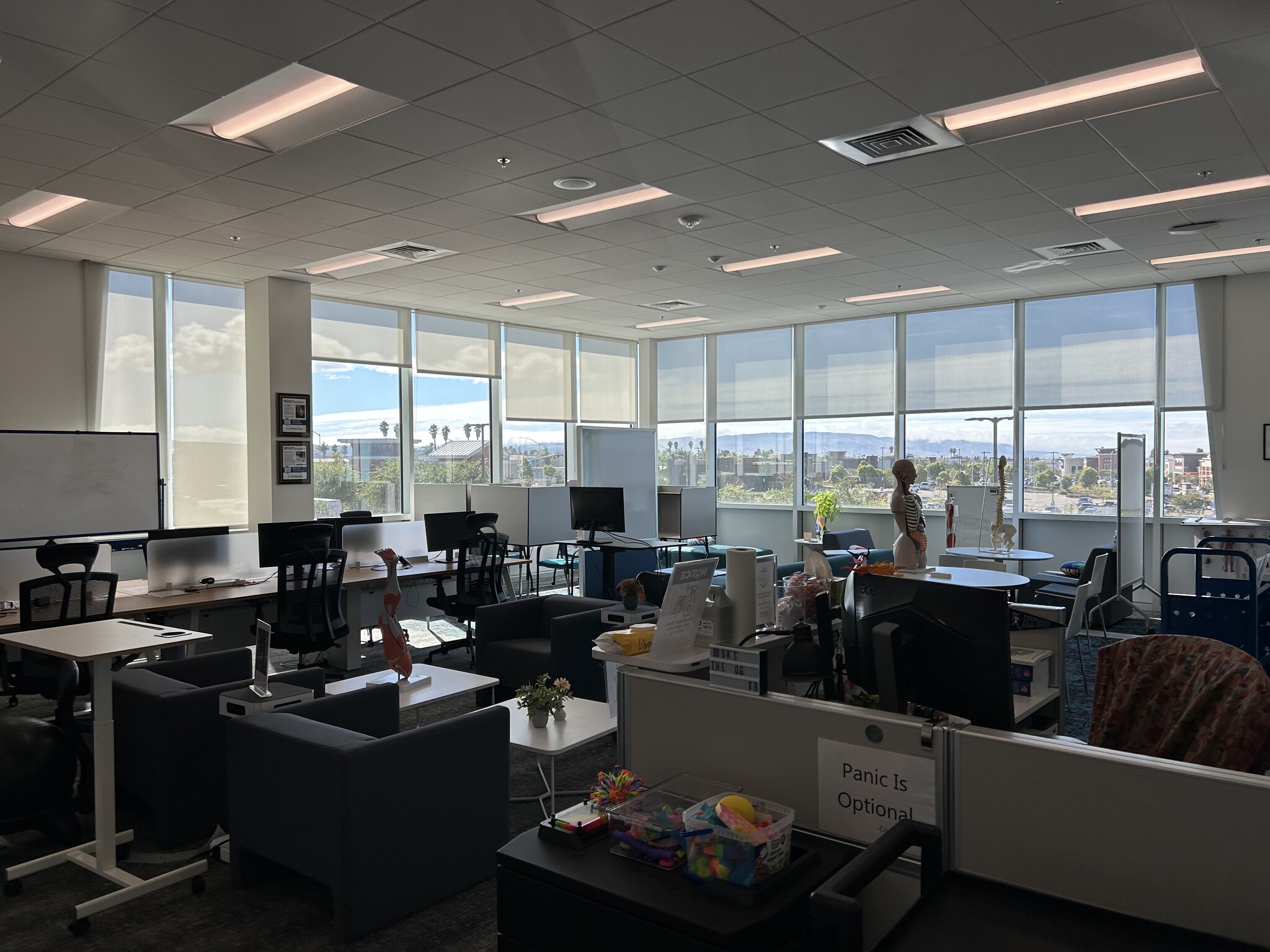 1075 E Betteravia Rd, Santa Maria, CA à louer Photo intérieure– Image 1 sur 13